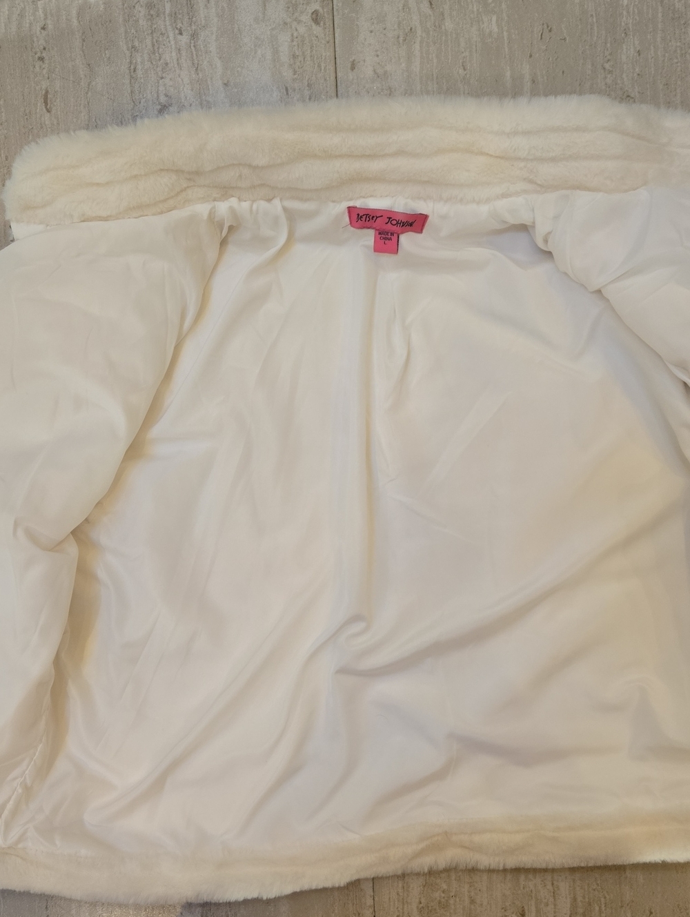 Betsey Johnson Creamy Ivory Faux Fur Cropped Jacket - Picture 9 of 10